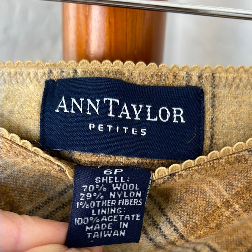 Vintage 90s Ann Taylor Wool Plaid Skirt // 6P - Picture 2 of 4